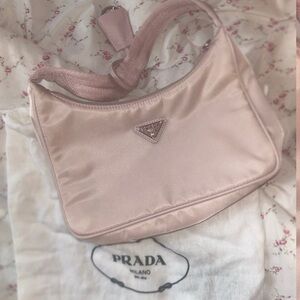 Prada re edition 2000 light pink